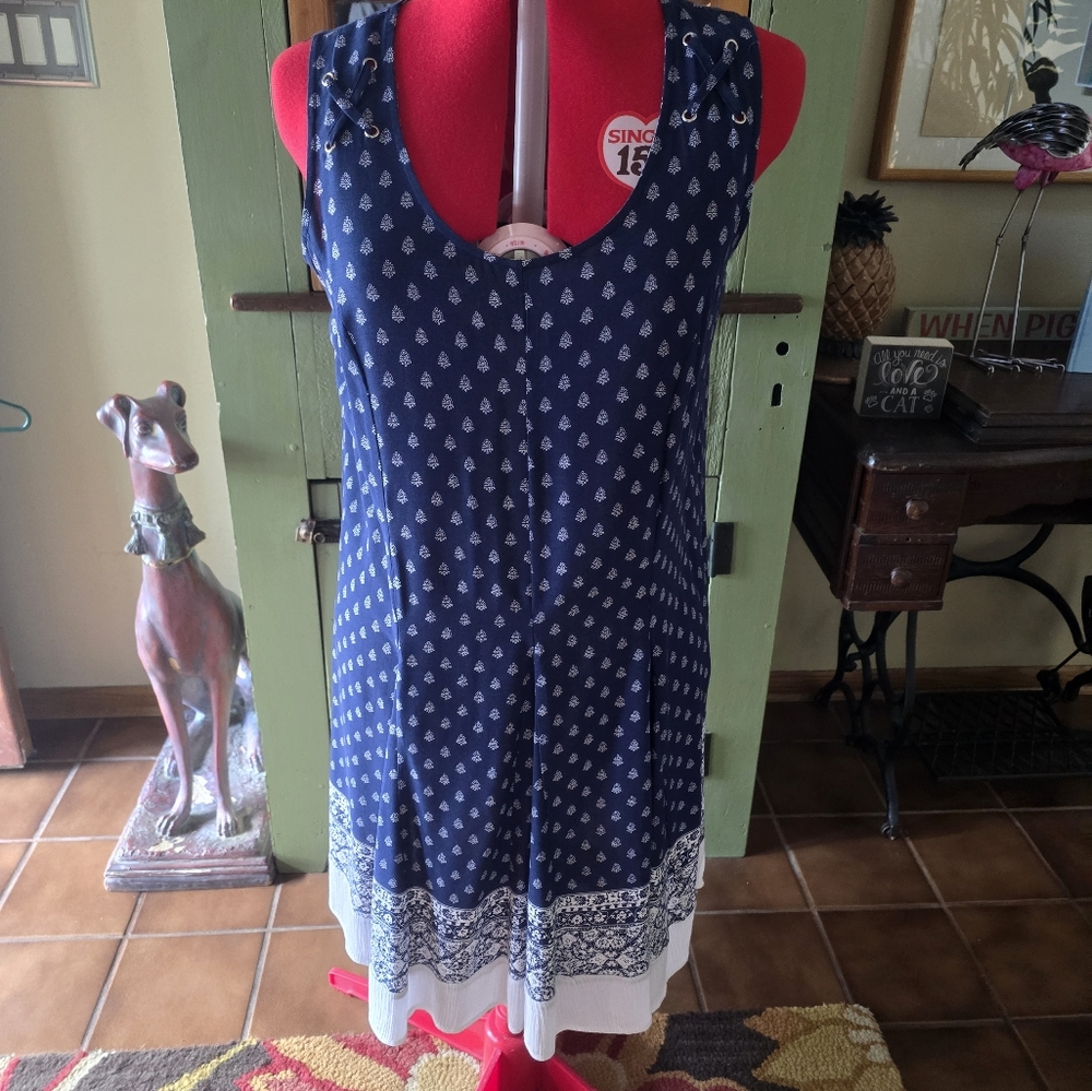 Sleeve fitted with a flair skirt...Tribal Femme size large